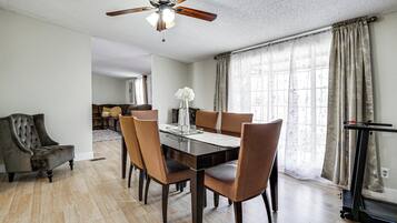 House (3 Bedrooms) | Interior