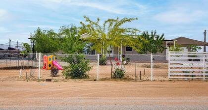 Family Friendly! Rural El Paso Home: Patio & Grill