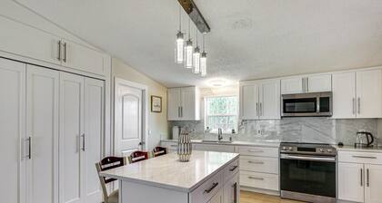 Family Friendly! Rural El Paso Home: Patio & Grill