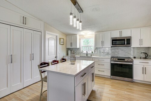 Family Friendly! Rural El Paso Home: Patio & Grill