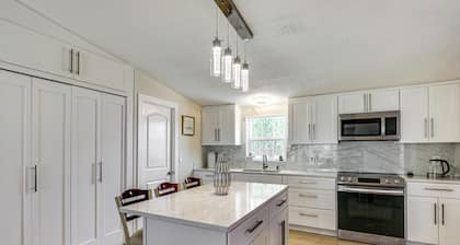Family Friendly! Rural El Paso Home: Patio & Grill