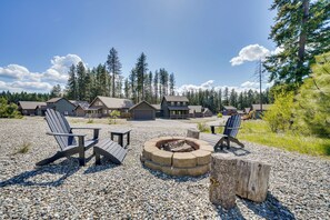 House (2 Bedrooms) | Interior - Hot Tub & Fire Pit! Pet-friendly Gem 2 Mi to Lake (Cle Elum)