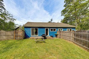 House (3 Bedrooms) | Interior - 2 Mi to Bay! Pet-friendly Oak Harbor Retreat (Oak Harbor)