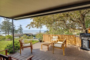 House (2 Bedrooms) | Interior - Walk to Private Beach: Bay-view Whidbey Island Gem (Oak Harbor)
