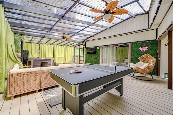 Central Tampa Oasis: Hot Tub & Huge Covered Deck! - Tampa, FL