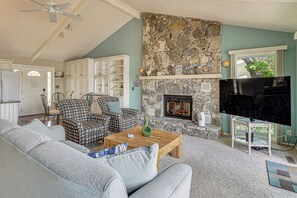 House (3 Bedrooms) | Interior - Boaters Base w/ Dock! Lakefront Ozarks Getaway (Osage Beach)