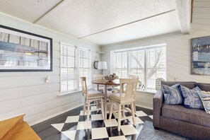 Interior - 3BR Nautical Home w/ Paddleboard, Walk to Lake (Kingsland)