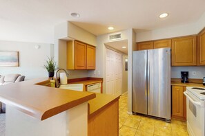 Interior - 2BR Condo in Fountain Hills w/ Mountain Views (Fountain Hills)