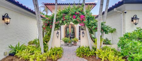 House (4 Bedrooms) | Front of property