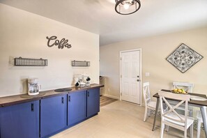 Interior - Groups Welcome! 2-home Tucson Escape w/ Fire Pit (Tucson)