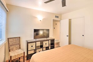 Interior - Groups Welcome! 2-home Tucson Escape w/ Fire Pit (Tucson)