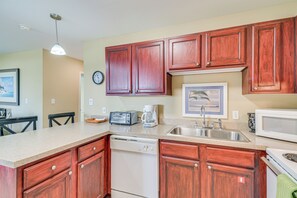 Apartment (2 Bedrooms) | Interior - Gulf Shores Gem: Walk to Beach, 8 Mi to The Wharf! (Gulf Shores)