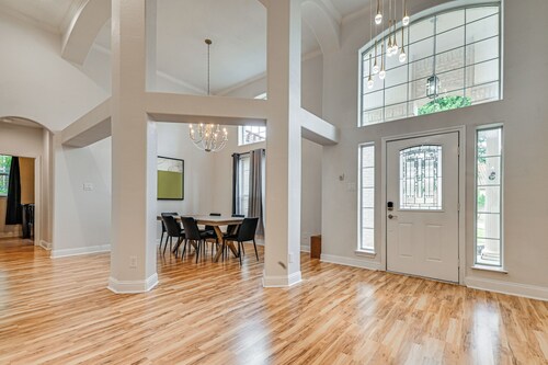 Fire Pit + Spacious Yard: Irving Family Home