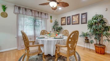 House (2 Bedrooms) | Interior