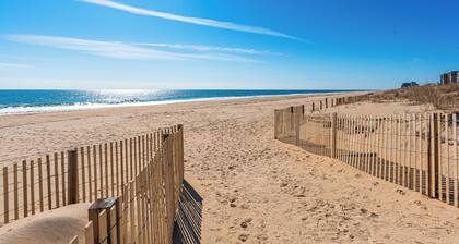 200 Feet to the Beach! Cute Ocean City Condo