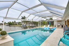 House (5 Bedrooms) | Interior
