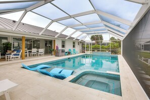House (5 Bedrooms) | Interior