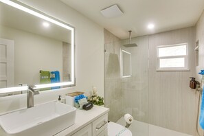 House (5 Bedrooms) | Interior - Luxe Canal Home 2 King Suites Huge Salt Pool (Punta Gorda)