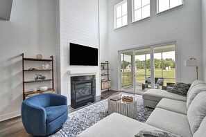 Smart TV, books - NEW Coastal Style Townhome with Free Community Pool and Fitness Center; Minutes from Fenwick Island! (Selbyville)