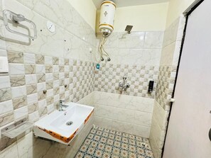 Serviettes fournies, savon, papier toilette