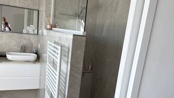 SĂšche-cheveux, papier toilette