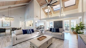 A spacious living area with high ceilings, a dining area, and a kitchen. - 15 Rum Row: 3  BR, 3  BA House in Hilton Head Island, Sleeps 6 (Hilton Head Island)
