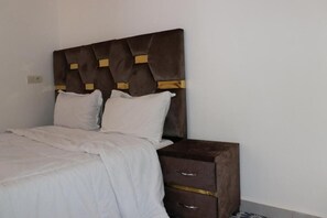 Caja de seguridad en la habitación y decoración personalizada 