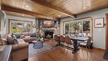 Signature House, 4 Bedrooms, Hot Tub, Mountain View | Living room | 55-inch Smart TV with digital channels, fireplace
