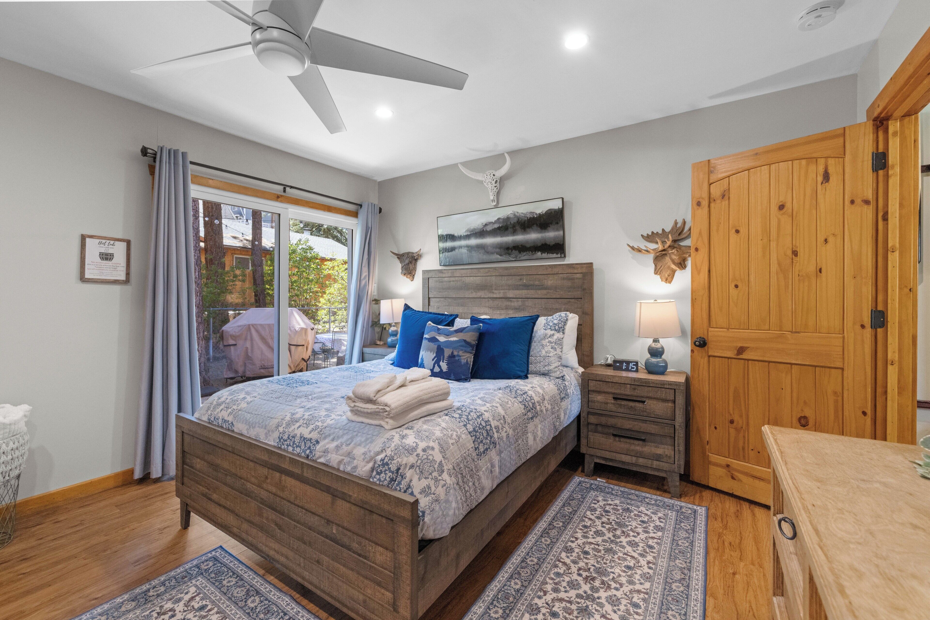 Signature House, 4 Bedrooms, Hot Tub, Mountain View | Individually decorated, individually furnished, iron/ironing board