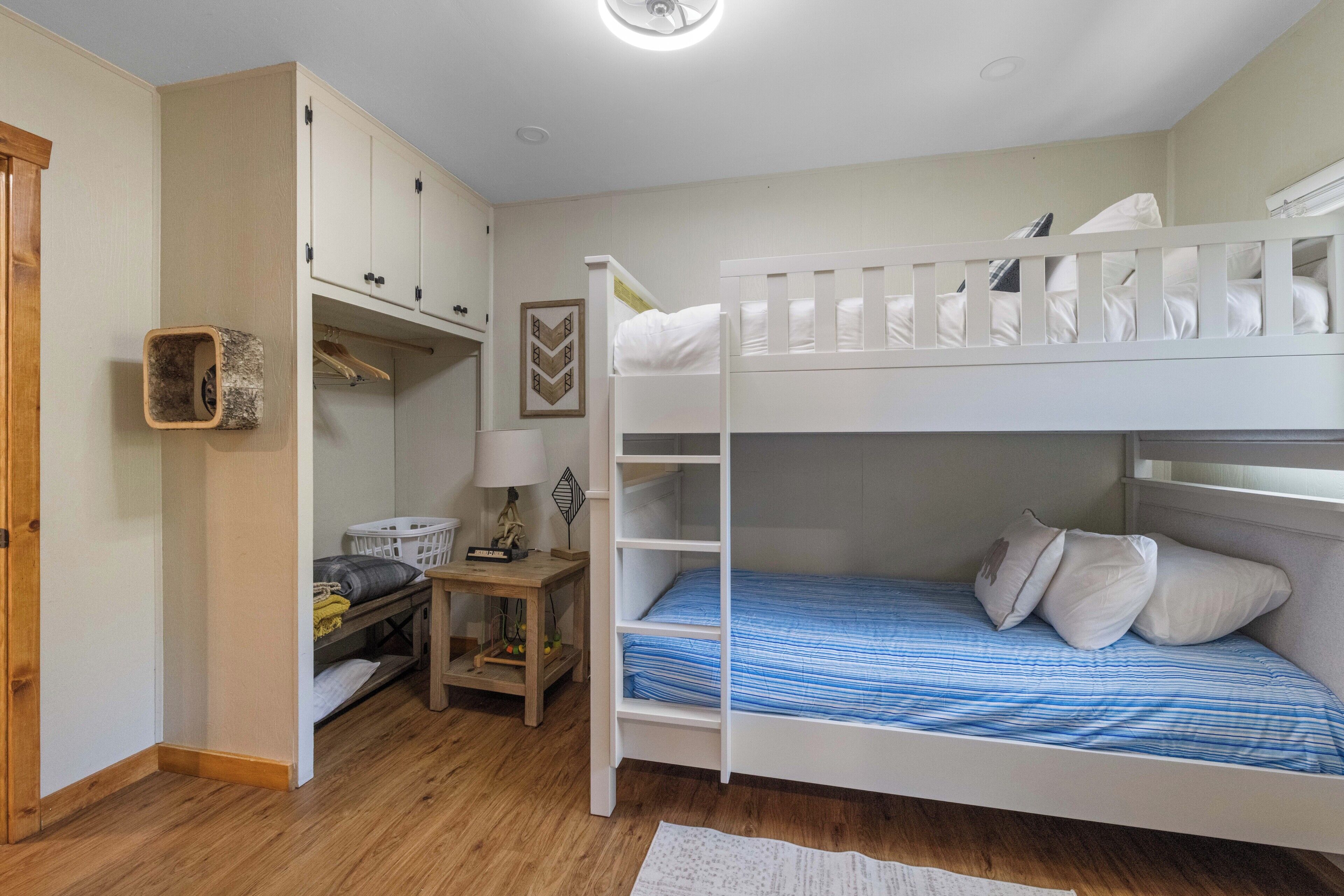 Maison Signature, 4 chambres, bain à remous, vue montagne | Décoration personnalisée, ameublement personnalisé