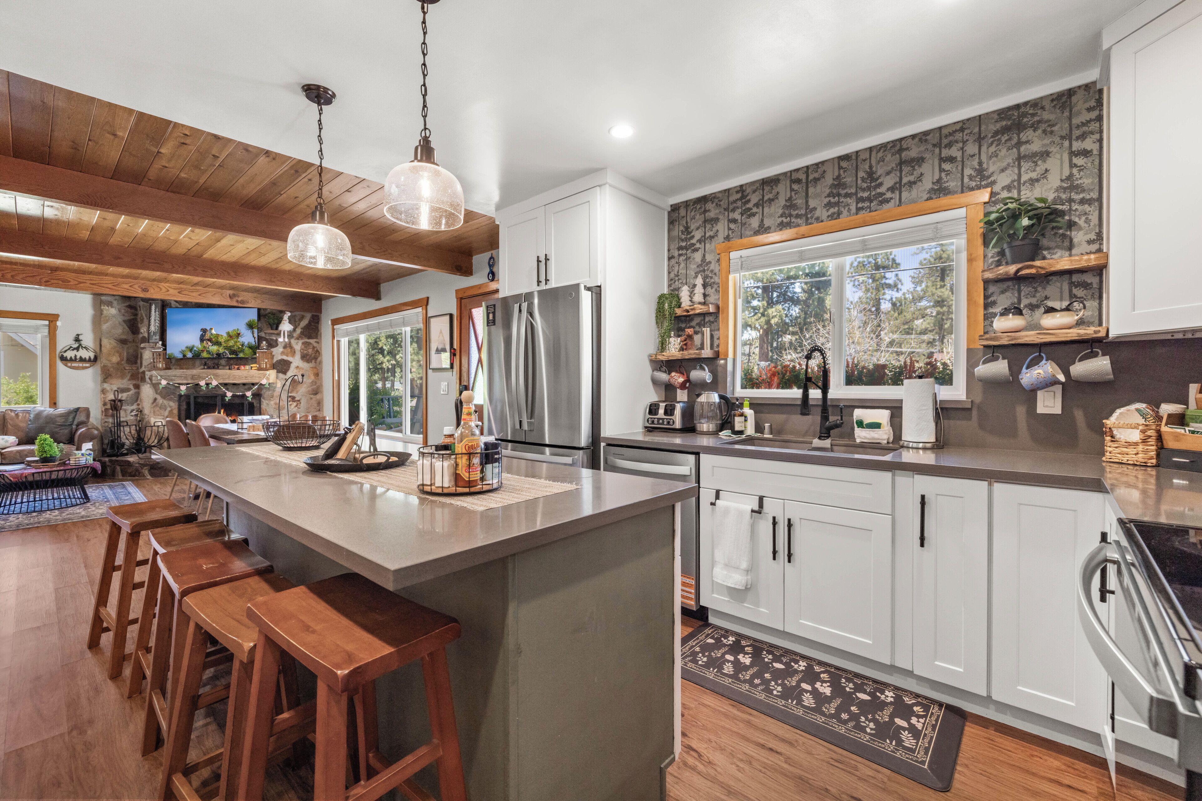 Signature House, 4 Bedrooms, Hot Tub, Mountain View | Private kitchen | Fridge, microwave, oven, stovetop