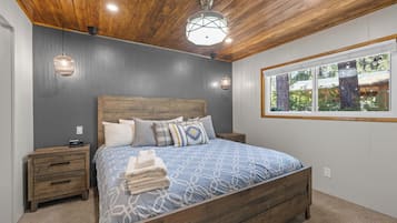 Signature House, 4 Bedrooms, Hot Tub, Mountain View | Individually decorated, individually furnished, iron/ironing board