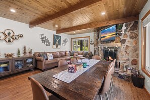 Signature House, 4 Bedrooms, Hot Tub, Mountain View | In-room dining - Cozy Bear Lodge (Big Bear City)