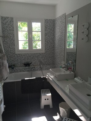 Bathroom - Royan: Bright family villa for 11 people - 7 min from Pontaillac beach (Royan)