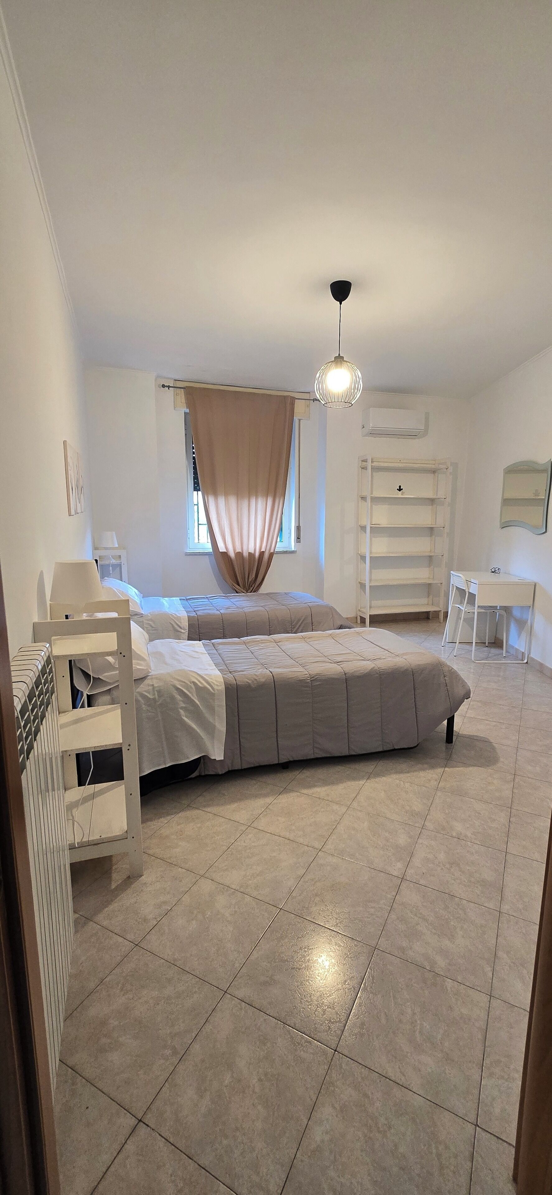 Escrivaninha, Wi-Fi de cortesia, roupa de cama