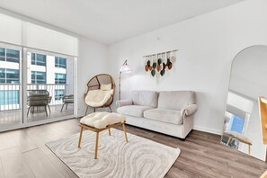 Living area - Luxury Miami Brickell Stay-Bay View (Miami)
