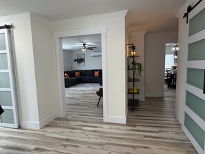 Smart TV, stereo - Water View and 15 minutes away from most popular attractions. (Trinity Bay North)