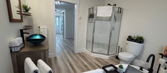 Water View and 15 minutes away from most popular attractions.