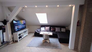 Smart TV, videoteca, impianto stereo