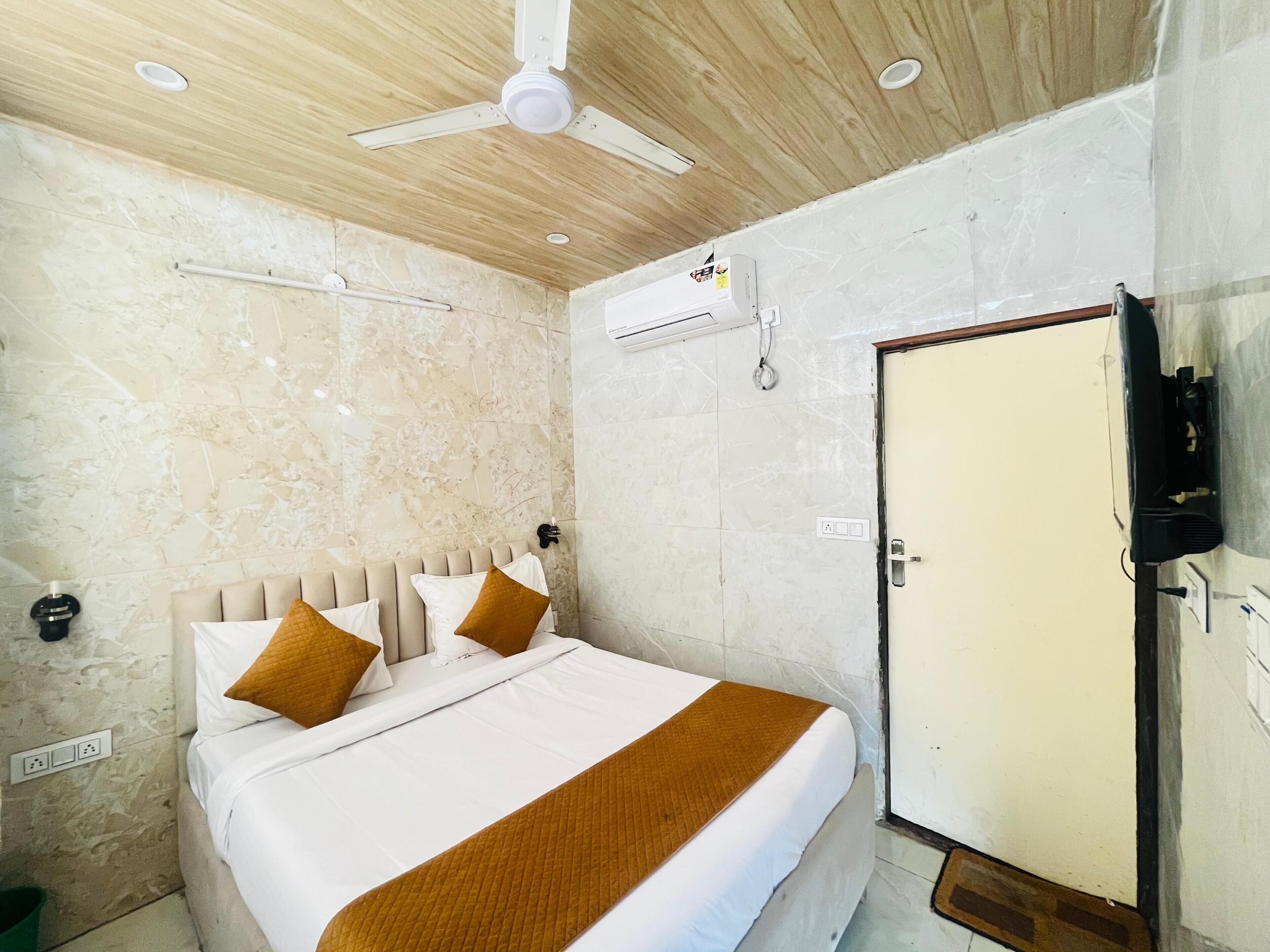 Deluxe Double Room, Balcony, City View | In-room safe, iron/ironing board, free WiFi