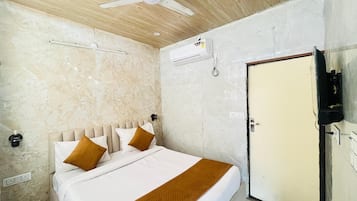 Deluxe Double Room, Balcony, City View | In-room safe, iron/ironing board, free WiFi