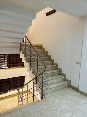 Deluxe Double Room, Balcony, City View | Interior - Roomshala Sun Residency - Nizamuddin  (New Delhi)