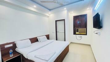 Deluxe Double Room, Balcony, City View | In-room safe, iron/ironing board, free WiFi