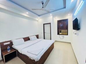 In-room safe, iron/ironing board, free WiFi - Roomshala Sun Residency - Nizamuddin  (New Delhi)