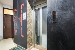 Interior - Roomshala Sun Residency - Nizamuddin  (New Delhi)