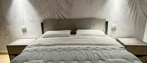 Chambre familiale double | Coffre-fort, bureau, accĂšs au Wi-Fi (inclus)