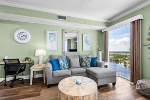 Smart TV - Beachfront Corner Condo Sleeps 6 Near Pier Park + Beach Service! (Panama City Beach)