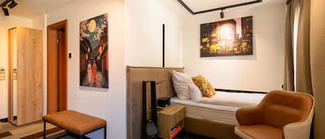1 bedroom, in-room safe, desk, free WiFi