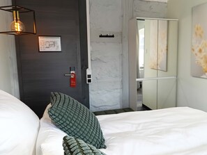 1 chambre, coffres-forts dans les chambres, bureau, Wi-Fi gratuit