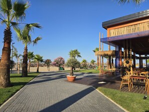 Outdoor dining - Sol & Sea Retreat 173 (Gjiri Lalzit)
